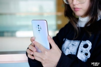 vivo Y9s自拍評(píng)測(cè) 3200萬(wàn)像素與AI軟件協(xié)同打造專業(yè)寫(xiě)真大片